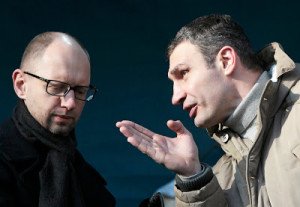 Interim PM Arseny Yatsenuk (l.) and Vitaly Klitschko (r.)